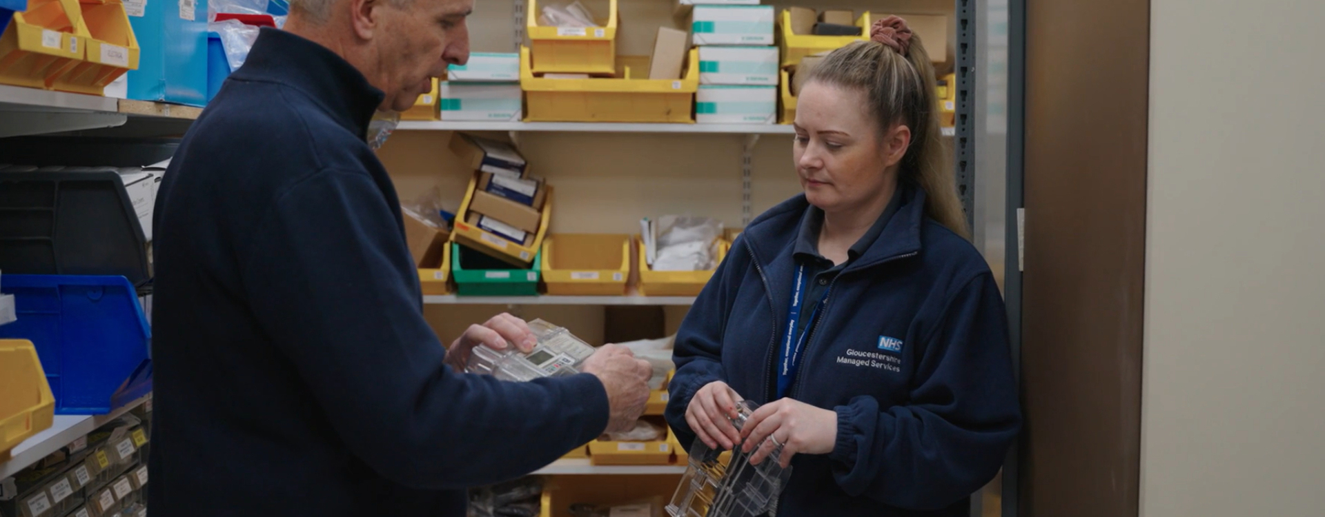 Idox-iassets-nhs-syringe-holder-for-nurses Idox iAssets syringe holder being presented to nhs staff in workplace setting