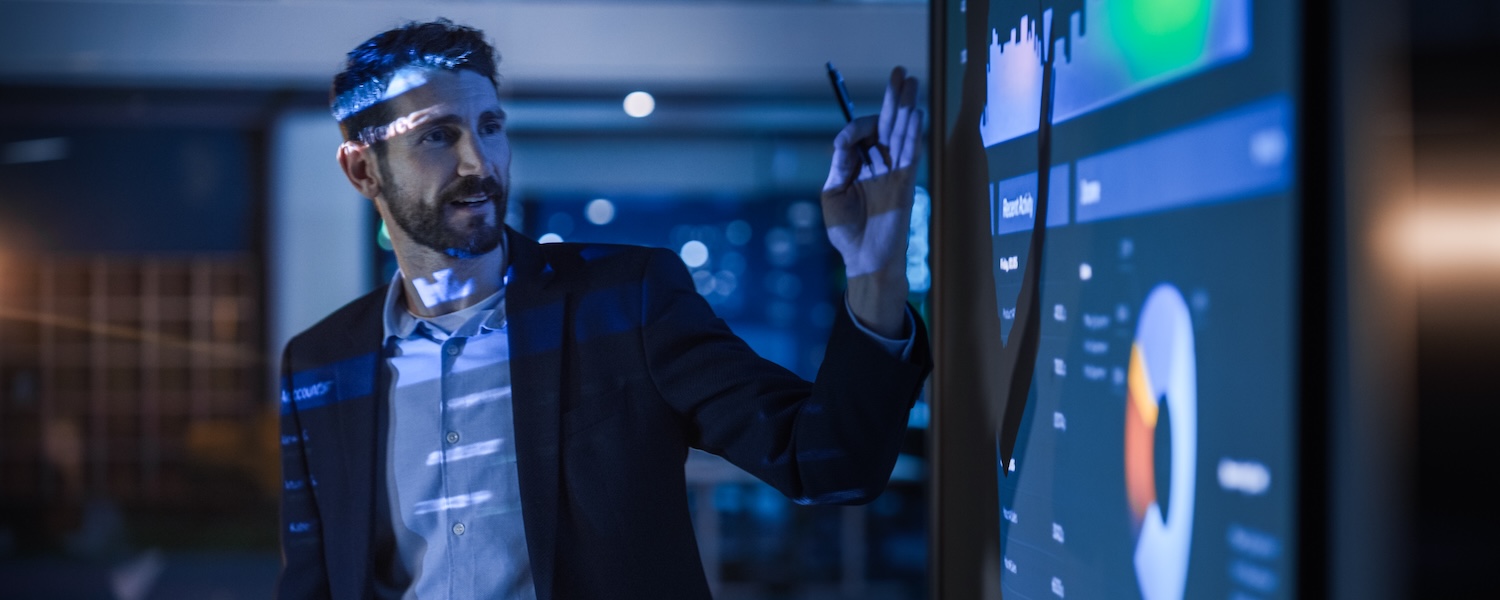 Lilie_SexualHealthSoftware_Finance Lilie_SexualHealthSoftware_FinanceManager-male-presenting-charts