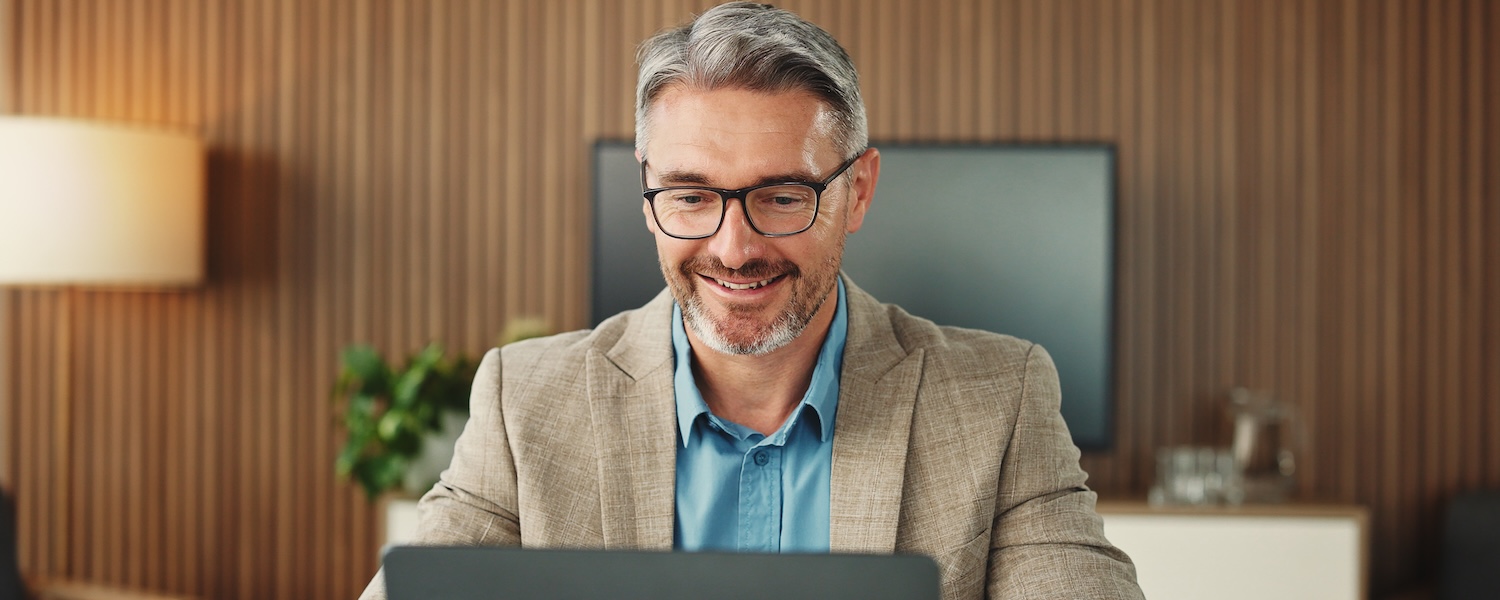 Lilie_SexualHealthSoftware_IT Lilie_SexualHealthSoftware_ITManager-male-sat-at-desk_